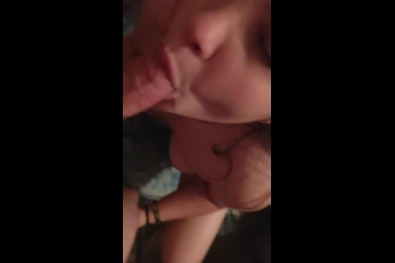 Накормил любимую